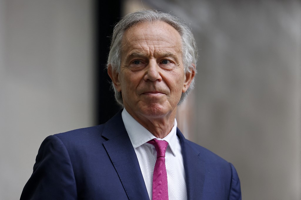 Former British Prime Minister Tony Blair, wearing a face covering due to Covid-19, leaves the BBC in central London on June 6, 2021, after appearing on the BBC political programme The Andrew Marr Show. (Photo by Tolga Akmen / AFP)